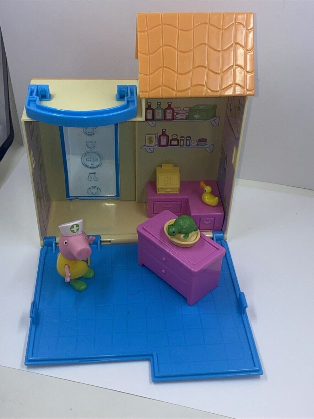 PEPPA PIG LITTLE VET CLINIC TOY FOR AGES 2+